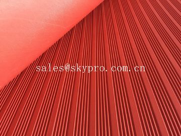 พรมรองพื้นปูพื้นด้วยยางสีต่างๆ