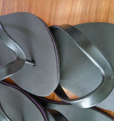 Custom Printed 15mm Thick PVC Beach Sole Flip Flop Sandals with Adjustable Sizes for Outdoor Use