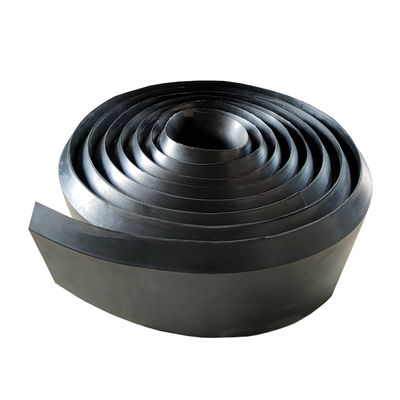 แผ่นยางนีโอพรีนสำหรับขอบพื้น มีความแข็ง 70 Shore A การยืดตัวเมื่อขาด 300% และความทนแรงดึง 2.5 ~ 6.0 Mpa