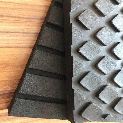 แผ่นยางปูพื้นคอกม้าแบบหนาพิเศษ 8 มม. สองด้าน ลายสี่เหลี่ยมหกเหลี่ยม