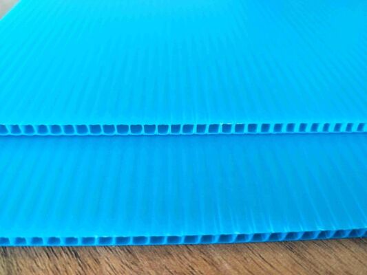 แผ่นพลาสติกกัน UV สามารถรีไซเคิลได้ แผ่นพลาสติกกันน้ํา แผ่นพลาสติกกระบอก PP สําหรับบรรจุอุตสาหกรรม