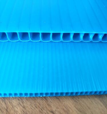 แผ่นพลาสติกลูกฟูก PP กันน้ำ รีไซเคิลได้ ขนาดกำหนดเอง สำหรับบรรจุภัณฑ์กล่อง