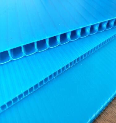 แผ่นพลาสติกลูกฟูก PP กันน้ำ รีไซเคิลได้ ขนาดกำหนดเอง สำหรับบรรจุภัณฑ์กล่อง